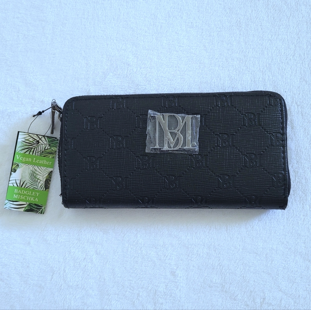 Badgley Mischka Black🖤 Debossed Logo Wallet - NWT - Picture 1 of 16